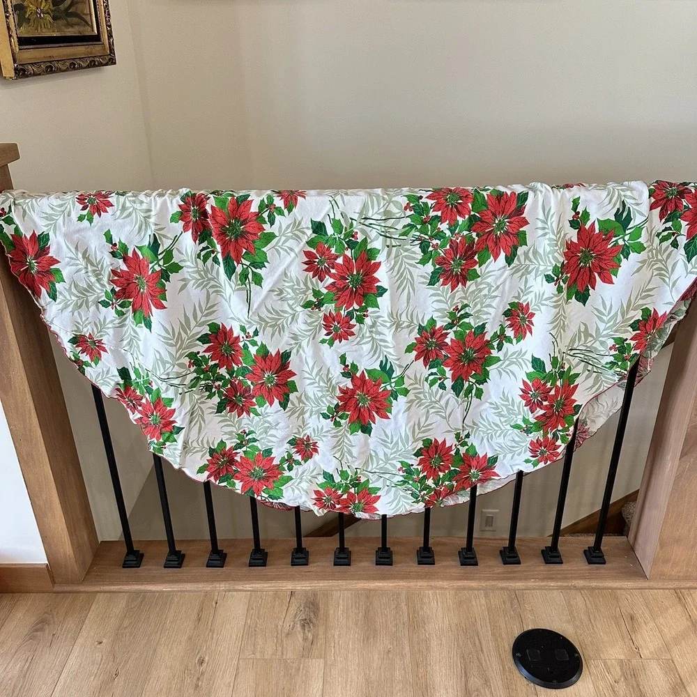 VTG Poinsettia Christmas Tablecloth Round 61